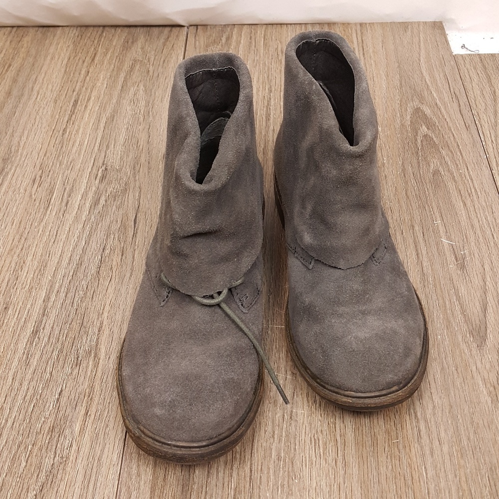 Zigi Soho‎ gray suede sz 9 flat ankle boots EUC